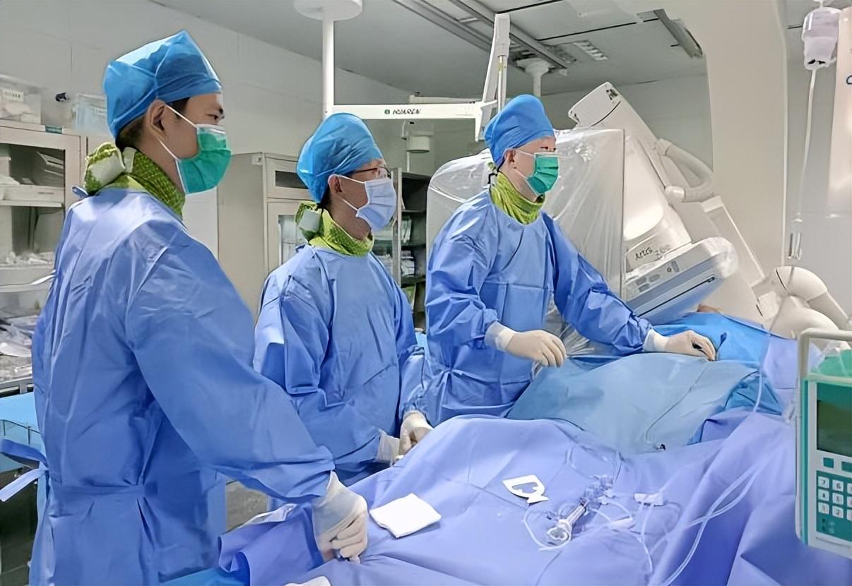 郑州市九院心脏中心开展的“射频消融+左心耳封堵”术被评为省内首先开展的医疗技术