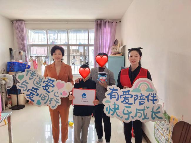 爱心护航伴童行 温情暖意润心田
